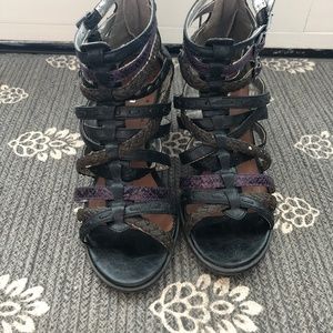 Amazing Black Gladiator sandals with small heel